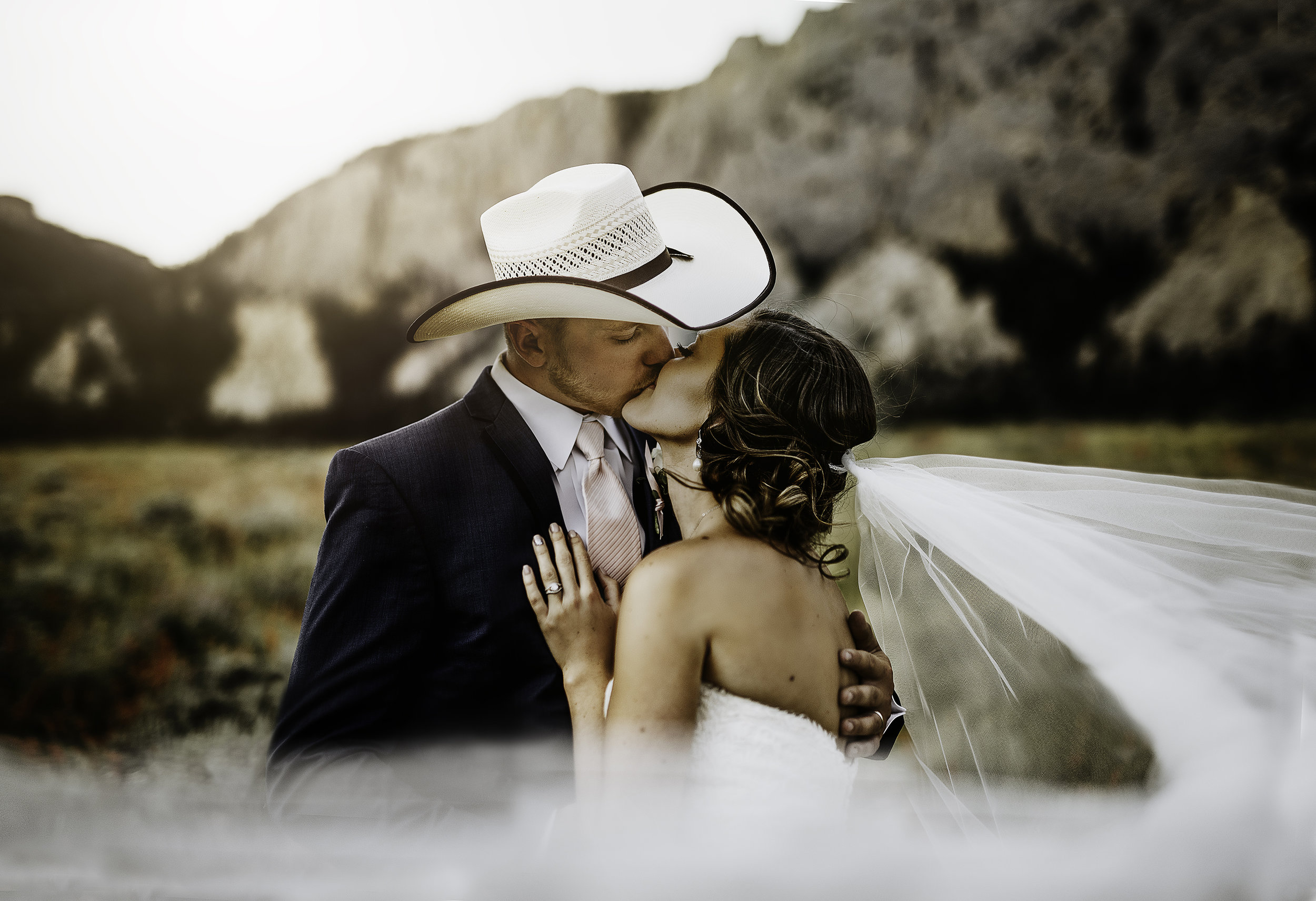 A kiss in western light